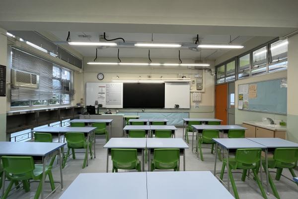 全新設置的課室（電子白板）