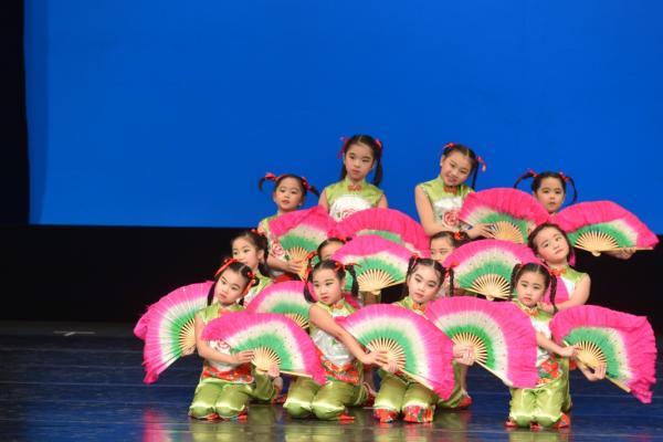 參加校際舞蹈比賽