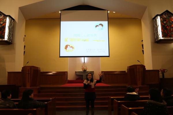 本校邀請復和綜合服務中心資深社工為一至六年級的家長提供工家長講座「開開心心做爸媽」，教導子女有妙法。