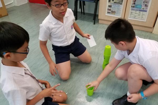 同學們在遊戲中學習專注及控制自己